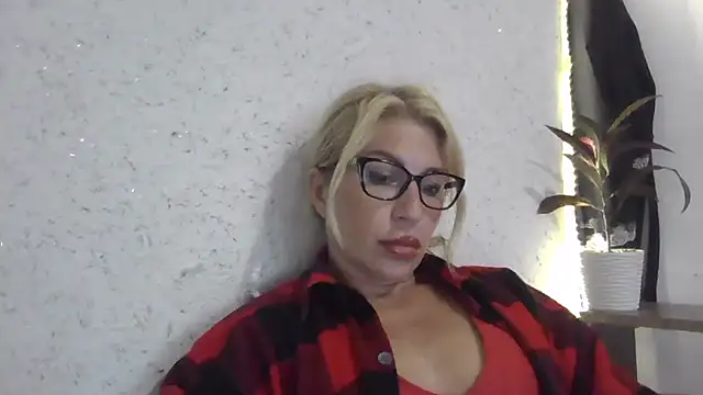 fox red lady7 online show from October 1, 2025, 12:09 pm