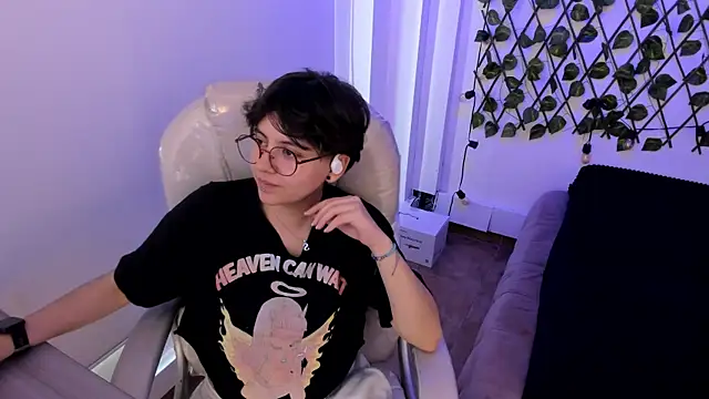 Nathaly ds online show from October 9, 2025, 8:09 pm