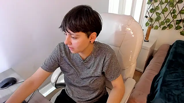 Nathaly ds online show from November 7, 2025, 7:40 pm