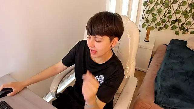 Nathaly ds online show from November 10, 2025, 7:41 pm