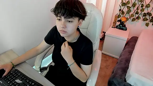 Nathaly ds online show from December 16, 2025, 7:07 pm