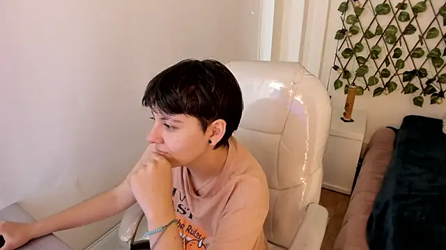 Nathaly ds online show from November 11, 2025, 7:08 pm