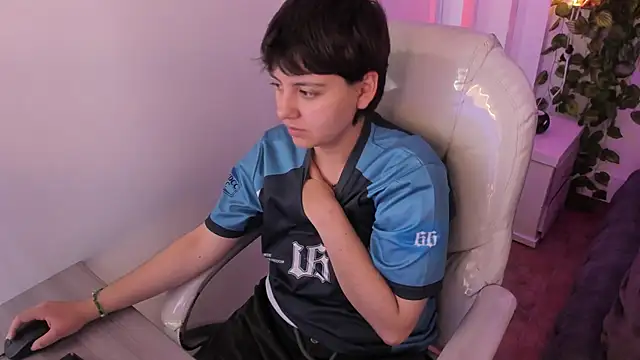 Nathaly ds online show from April 14, 2026, 7:19 pm