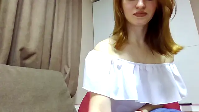 Snapshot of Requellia chatting on October 31, 2025, 9:54 pm Requellia online show from October 31, 2025, 9:54 pm