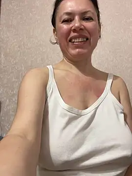 Snapshot of Kiravix chatting on April 13, 2026, 6:56 pm Kiravix online show from April 13, 2026, 6:56 pm