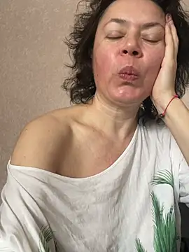 Snapshot of Kiravix chatting on March 27, 2026, 8:26 am Kiravix online show from March 27, 2026, 8:26 am