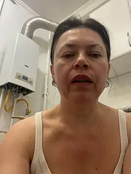 Snapshot of Kiravix chatting on April 9, 2026, 8:48 pm Kiravix online show from April 9, 2026, 8:48 pm