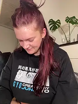 zarialove online show from April 3, 2026, 3:02 am