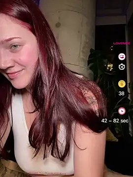 zarialove online show from June 25, 2026, 2:53 am