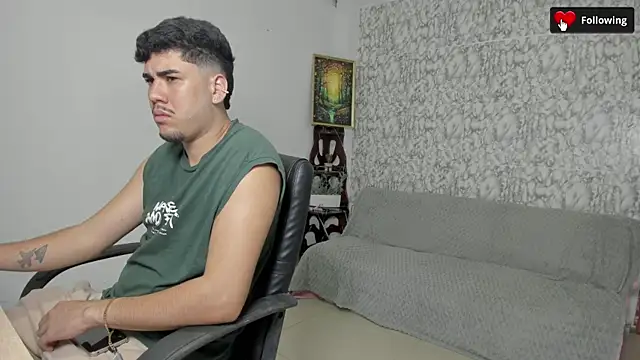 Snapshot of maxxis_eli chatting on November 4, 2025, 2:04 am maxxis eli online show from November 4, 2025, 2:04 am