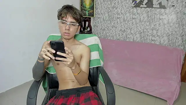 Snapshot of maxxis_eli chatting on October 9, 2025, 4:13 am maxxis eli online show from October 9, 2025, 4:13 am