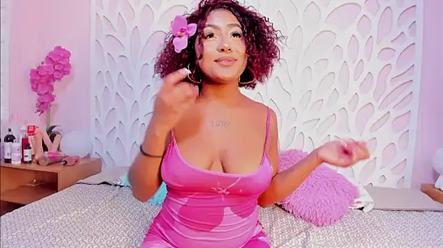 Snapshot of Emmadancer chatting on September 19, 2025, 8:35 pm Emmadancer online show from September 19, 2025, 8:35 pm