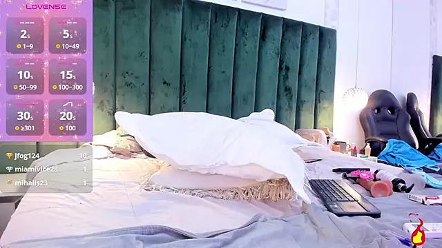 Snapshot of PaulinaGame chatting on January 5, 2026, 5:27 pm PaulinaGame online show from January 5, 2026, 5:27 pm