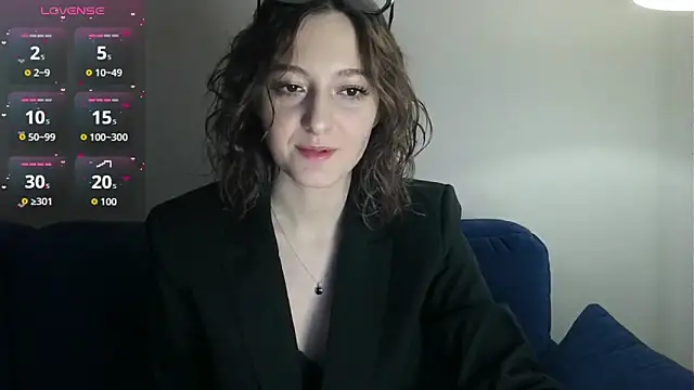 white liillyy online show from March 8, 2026, 9:51 pm