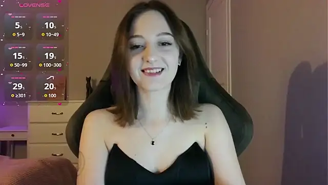 white liillyy online show from April 6, 2026, 9:27 pm