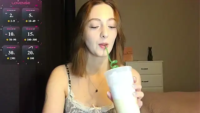 white liillyy online show from March 27, 2026, 9:49 pm