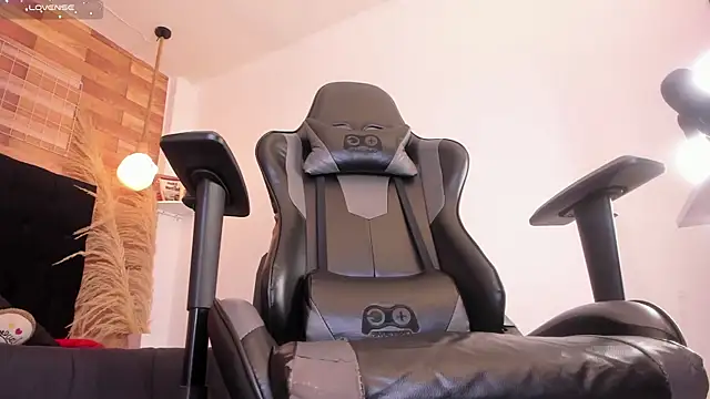 Emily brown04 online show from December 15, 2025, 11:16 am