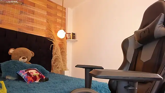 Emily brown04 online show from December 21, 2025, 12:18 pm