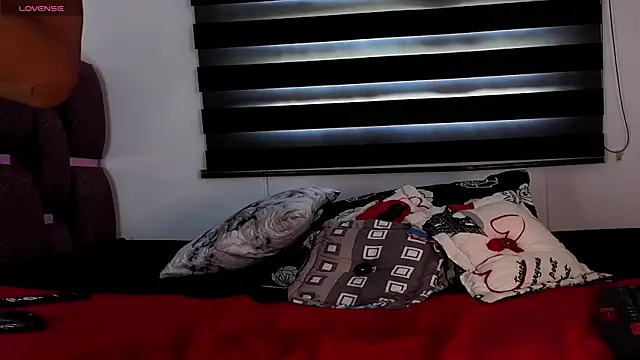 Snapshot of Natzury chatting on September 22, 2025, 5:19 pm Natzury online show from September 22, 2025, 5:19 pm