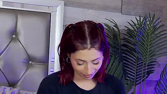 Snapshot of LunaHart chatting on April 13, 2026, 9:13 am LunaHart online show from April 13, 2026, 9:13 am