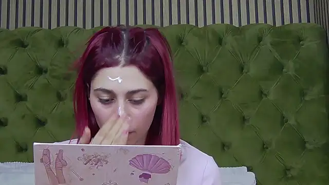 LunaHart online show from February 4, 2026, 12:33 pm