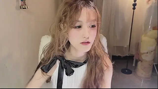 FuFu-puff online show from November 2, 2025, 1:16 pm