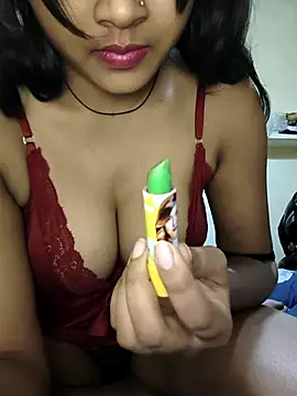 Snapshot of RAYI_Queen_2 chatting on January 31, 2026, 7:23 pm RAYI Queen 2 online show from January 31, 2026, 7:23 pm