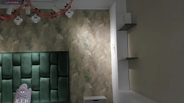 Saya Amaretto1 online show from October 24, 2025, 6:51 pm