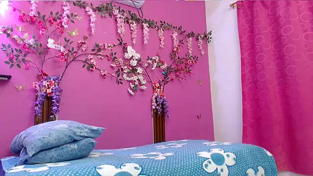 Snapshot of skinnybarbie022 chatting on February 26, 2026, 1:05 am skinnybarbie022 online show from February 26, 2026, 1:05 am