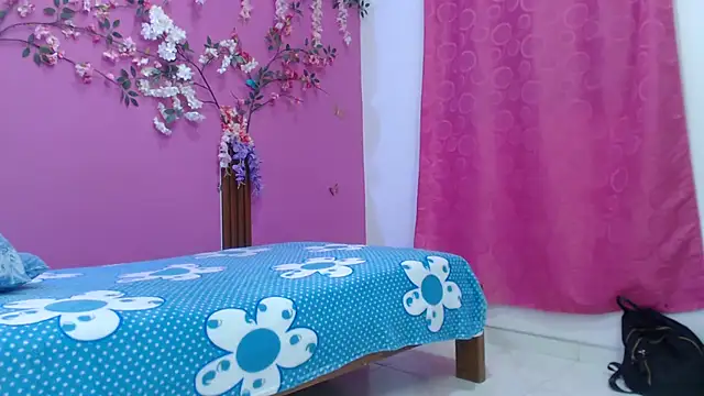 Snapshot of skinnybarbie022 chatting on February 3, 2026, 1:05 am skinnybarbie022 online show from February 3, 2026, 1:05 am