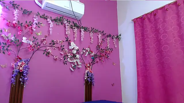 Snapshot of skinnybarbie022 chatting on February 25, 2026, 2:01 am skinnybarbie022 online show from February 25, 2026, 2:01 am