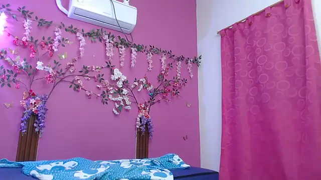 Snapshot of skinnybarbie022 chatting on February 14, 2026, 12:55 am skinnybarbie022 online show from February 14, 2026, 12:55 am