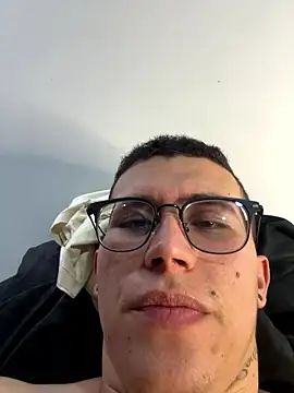 Kurtxxx22 online show from January 7, 2026, 9:42 pm