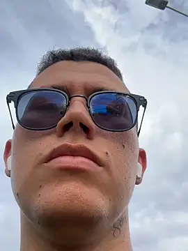 Kurtxxx22 online show from April 9, 2026, 9:32 pm