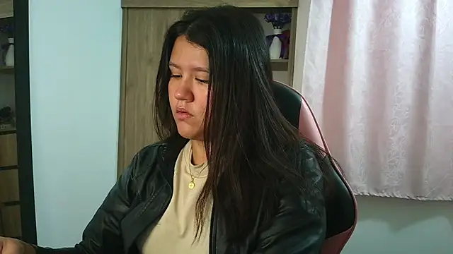 Oliviawatson1 online show from March 4, 2026, 12:02 pm