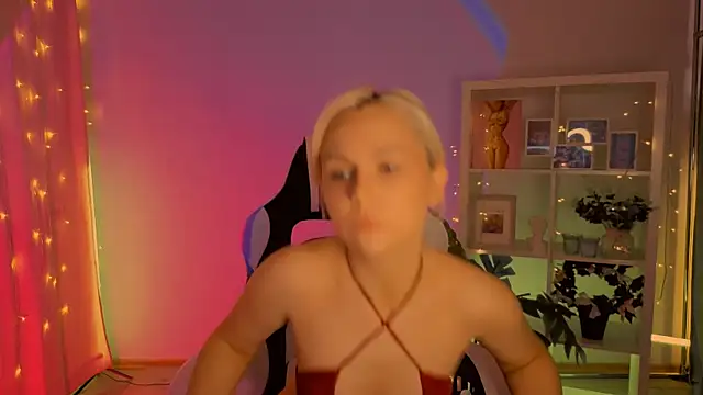 Charlotte Colinss online show from June 1, 2026, 4:02 am