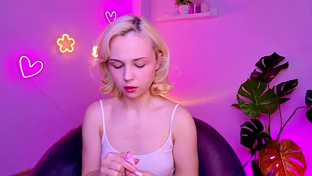 Snapshot of Charlotte_Colinss chatting on March 14, 2026, 4:07 am Charlotte Colinss online show from March 14, 2026, 4:07 am