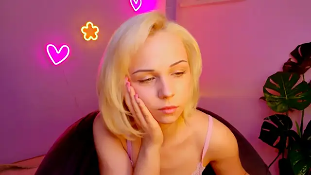 Snapshot of Charlotte_Colinss chatting on April 11, 2026, 7:45 am Charlotte Colinss online show from April 11, 2026, 7:45 am