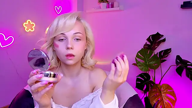 Snapshot of Charlotte_Colinss chatting on March 15, 2026, 4:30 am Charlotte Colinss online show from March 15, 2026, 4:30 am