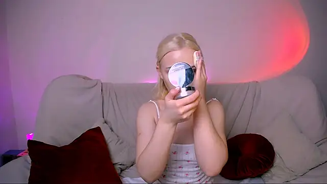 Snapshot of Charlotte_Colinss chatting on February 17, 2026, 4:21 am Charlotte Colinss online show from February 17, 2026, 4:21 am