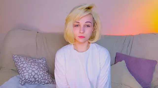 Charlotte Colinss online show from May 11, 2026, 4:03 am