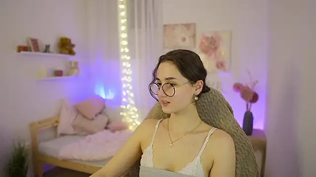 Annita Grey online show from March 10, 2026, 7:40 pm