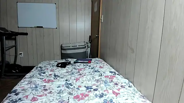 NaturalBeautyQueen online show from October 25, 2025, 9:52 am