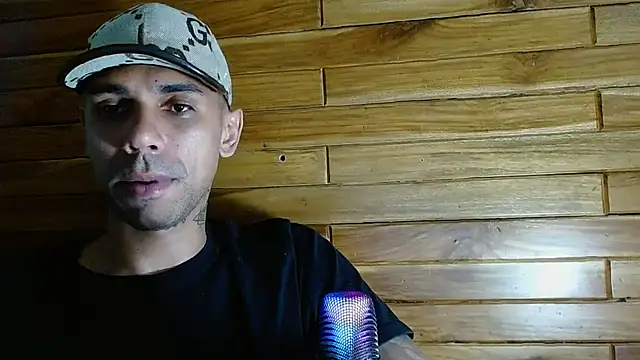 Snapshot of allanjones15 chatting on September 19, 2025, 11:53 pm allanjones15 online show from September 19, 2025, 11:53 pm