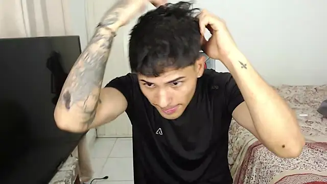 Alex mojica online show from October 22, 2025, 6:02 am