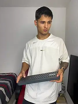 Alex mojica online show from February 13, 2026, 6:13 am