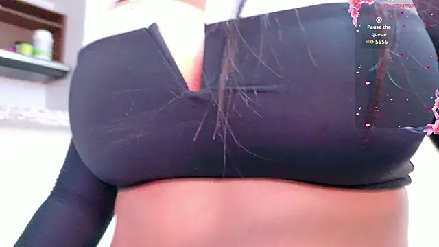 Michelle Ferrerr online show from July 22, 2026, 10:06 am
