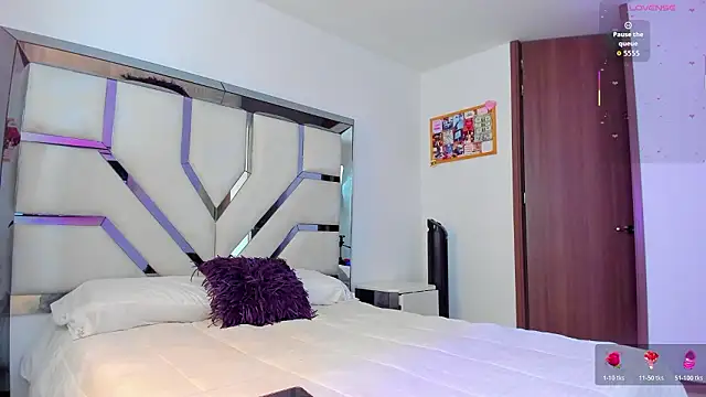 Michelle Ferrerr online show from February 2, 2026, 9:03 pm