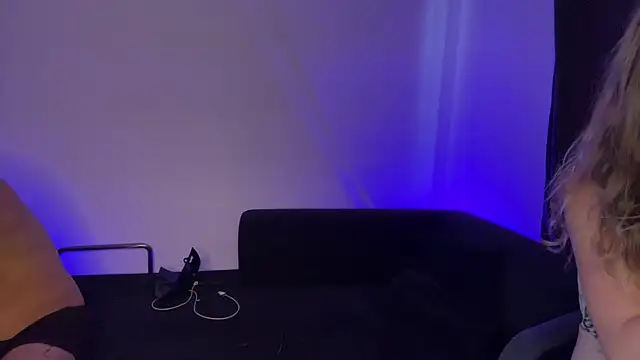 andyzuzka online show from June 27, 2026, 9:32 pm
