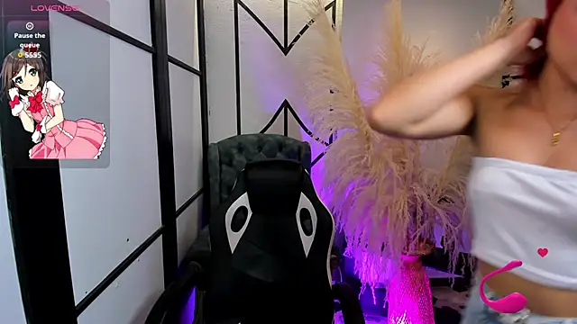 NahomiRichards  online show from February 26, 2026, 4:34 am